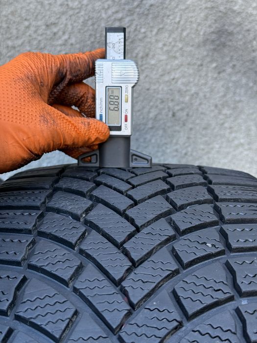 225/40/18 M+S BRIDGESTONE BLIZZAK DOT 2323 Stare foarte bună