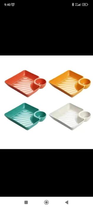 НАЛИЧНИ - Комплект от 4бр пластмасови чинии със специално отделение за