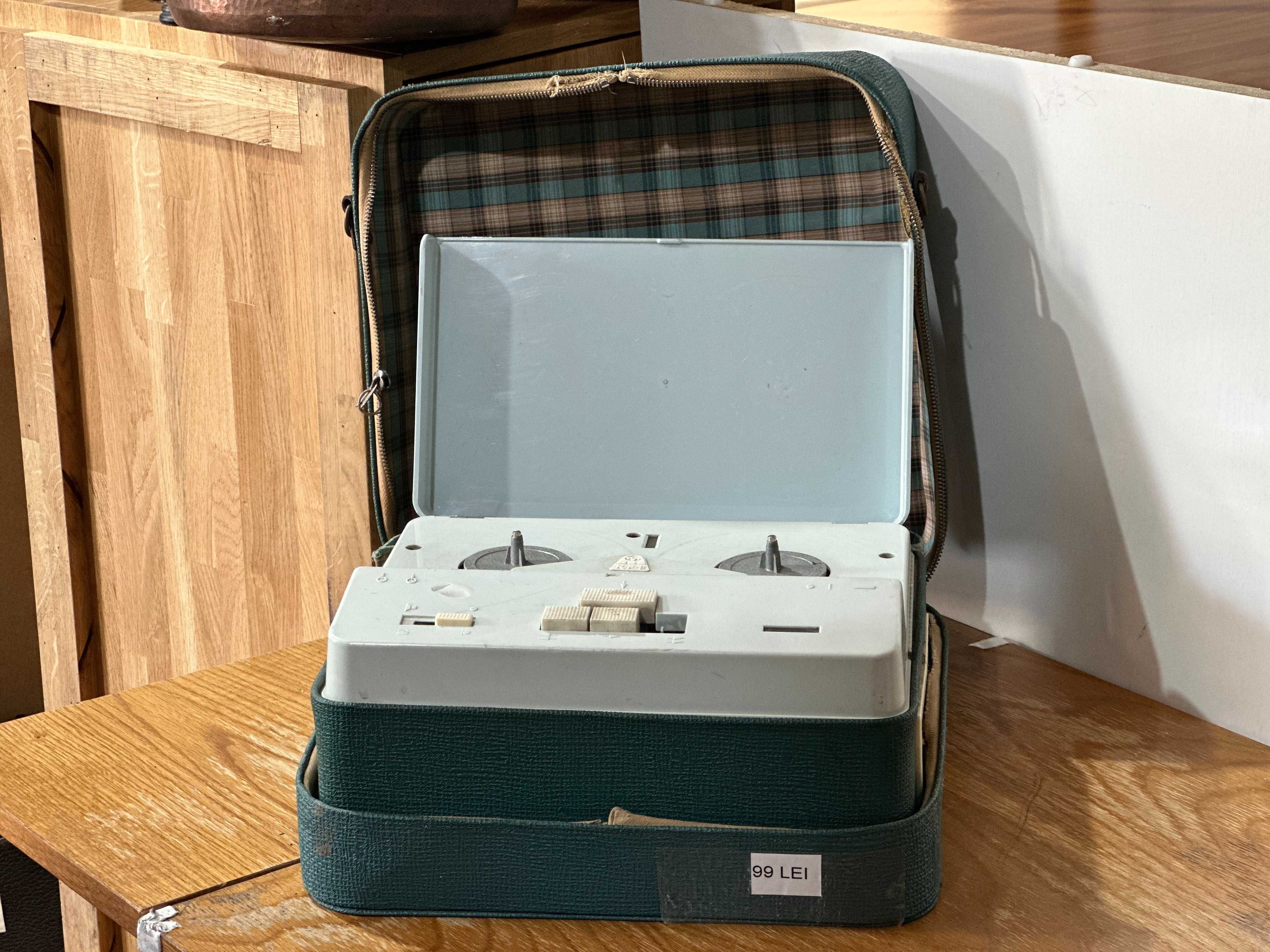 8 buc Magnetofon Vintage; Pick-up; Obiecte de decor muzicale