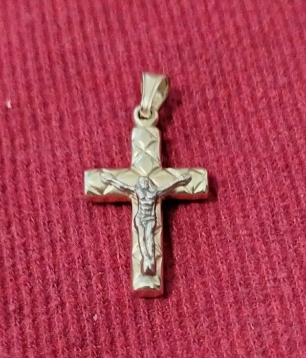 Vând cruciuliță aur 14 K