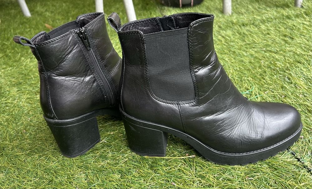 Дамски боти Vagabond естествена кожа с дебел ток черни