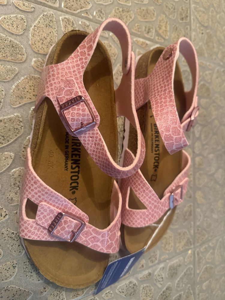 Birkenstock чисто нови сандали 39 номер