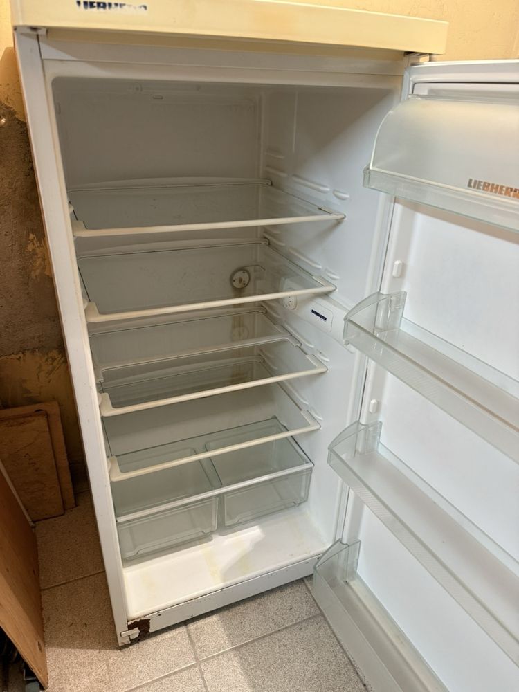 Продавам употребяван хладилник