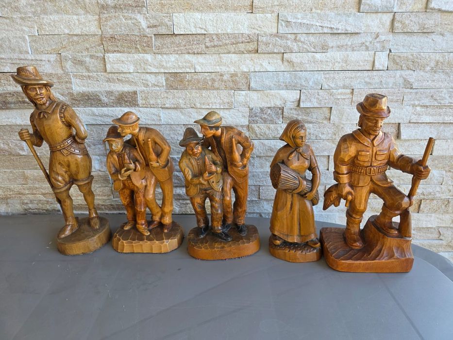 Statuete din lemn