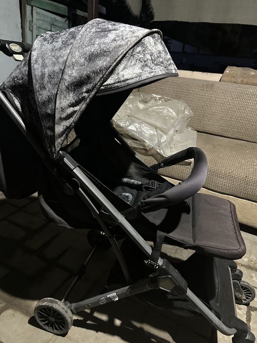 Продам детскую прогулочную коляску