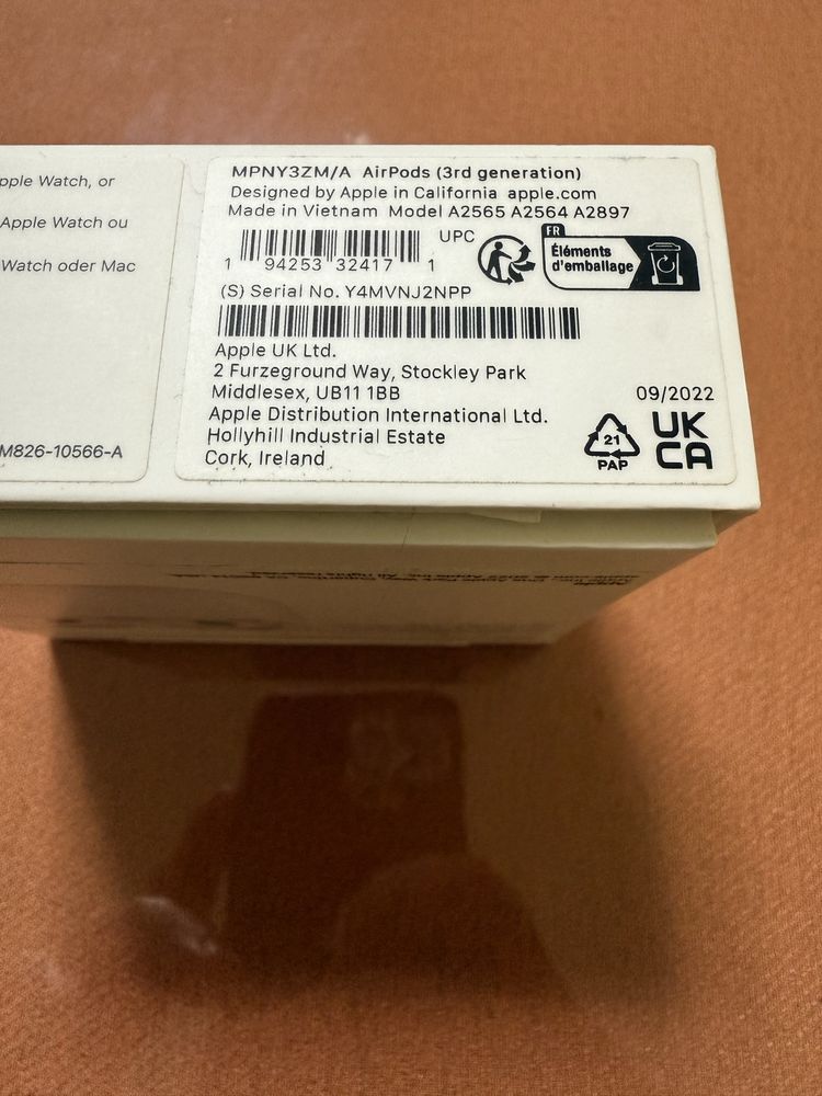 Apple AirPods 3 отлично състояние, с кейс протектор