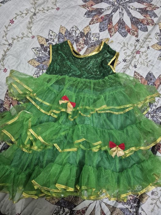 Продам платье—елка, ростовка 104—110,3—5лет