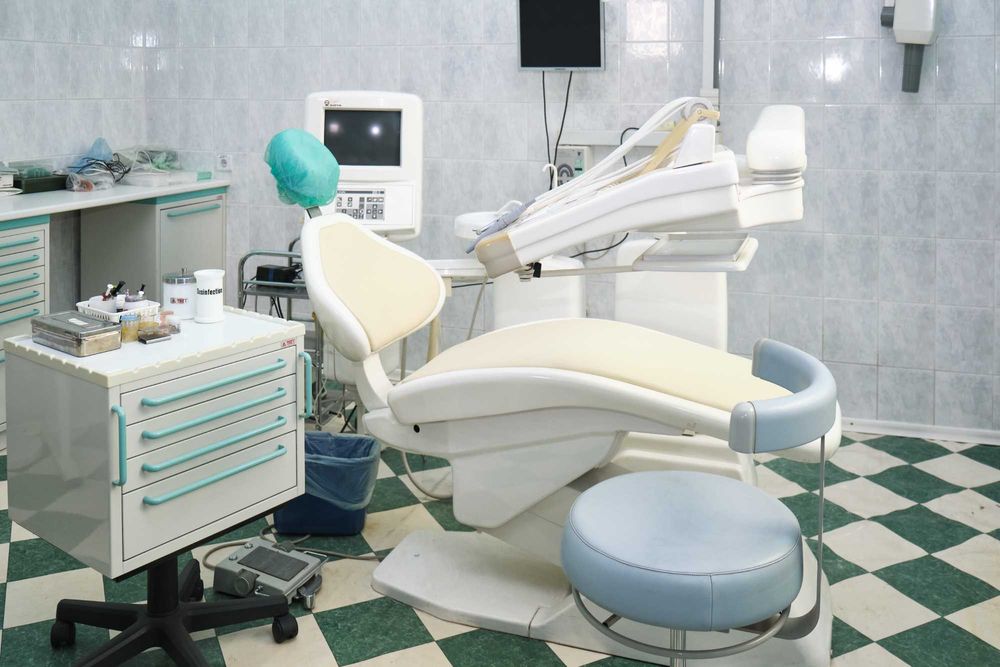 Vând Unit Dentar PE6 + scaun medic