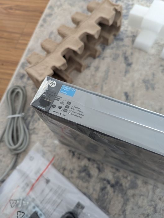 Switch HP 2620 2620-24 J9623A -Noua-