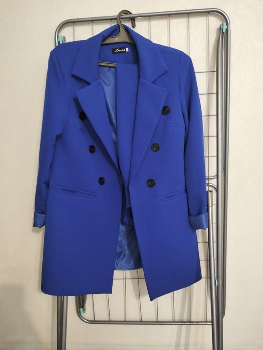 Женский классический костюм