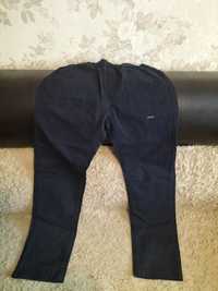 Продам джинсы на мальчика рост 146-152 см