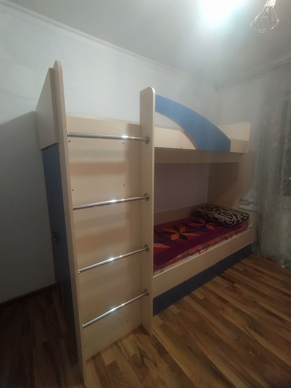 Продам двухъярусную кровать