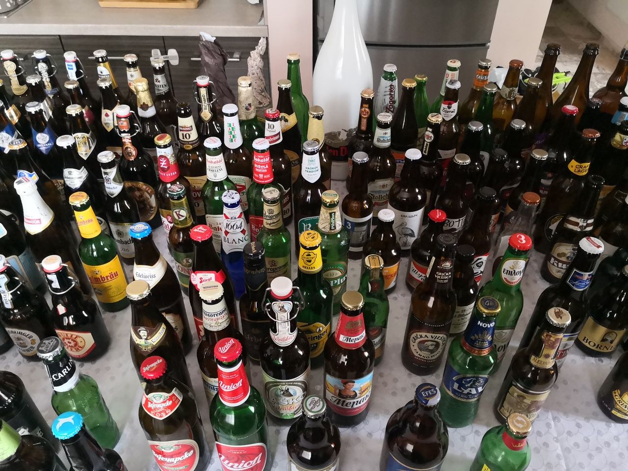 Колекция от 200 бирени бутилки
