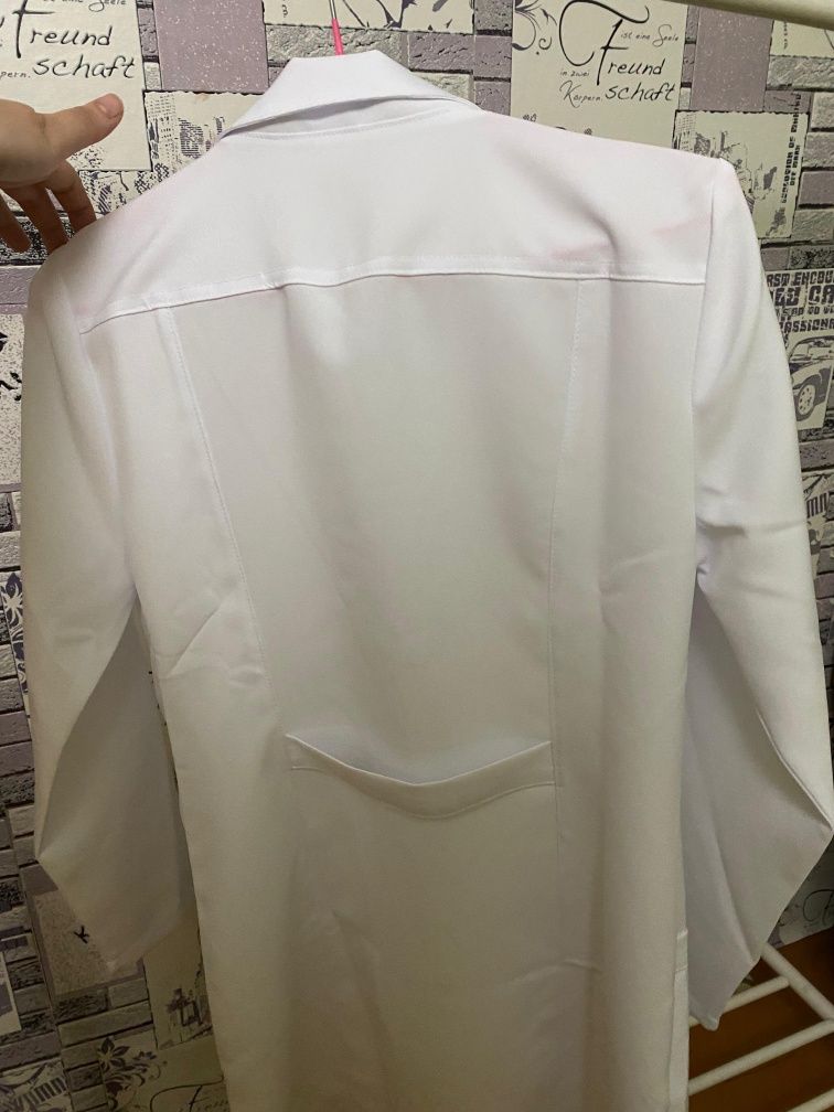Продам медицинский белый халат