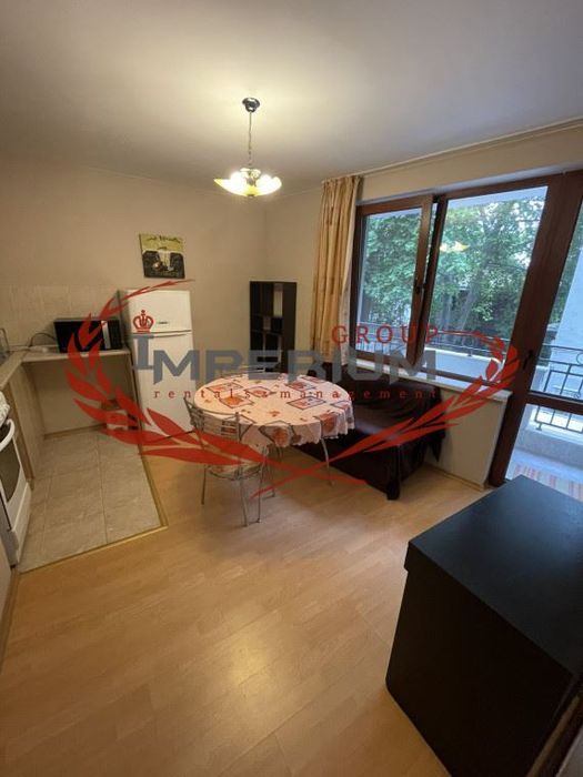 Дава се под наем Двустаен апартамент в Варна, Център - 50 кв.м за 382.5 € - Снимка #2