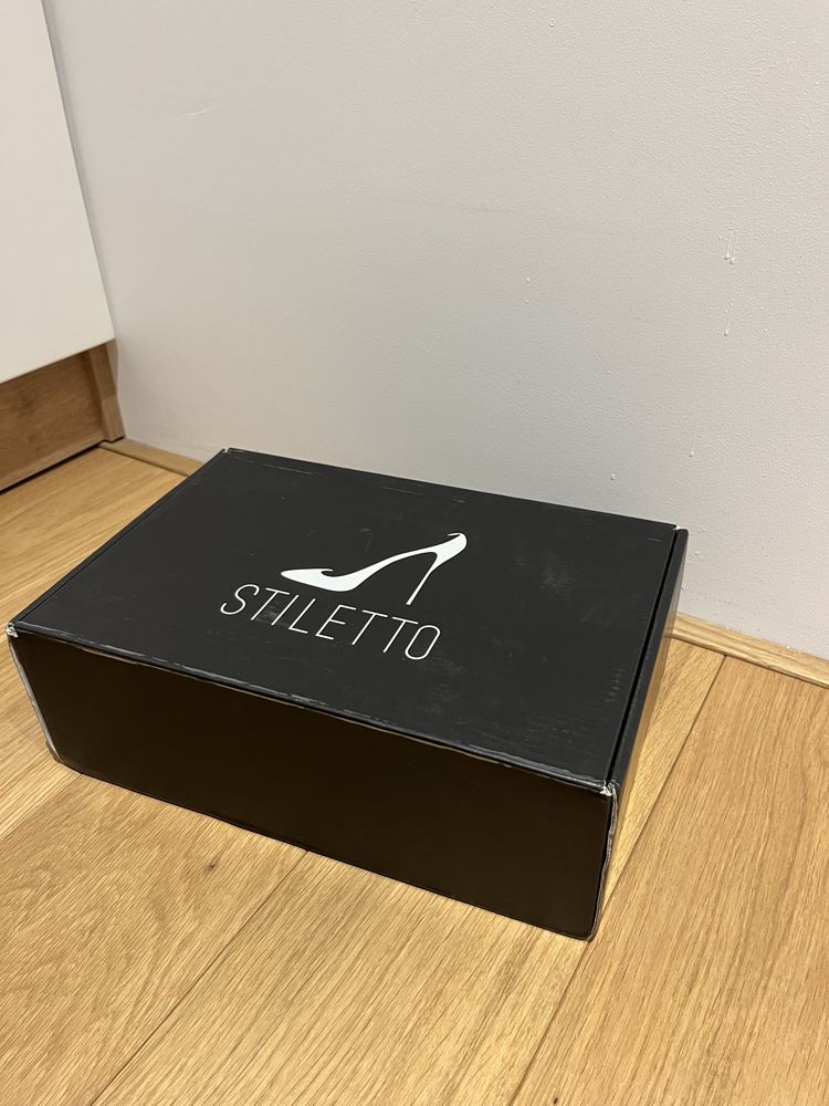 Обувки Stilletto