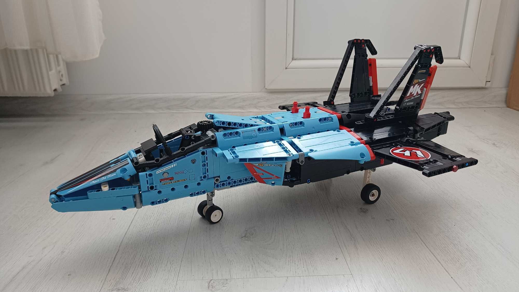 LEGO TECHNIC: Air Race Jet (42066)