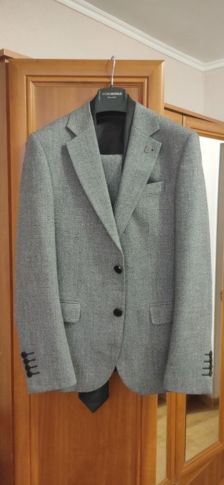 Костюм тройка новый