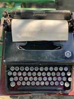 Mașină de scris vintage Torpedo din anii 1950, în stare excelentă