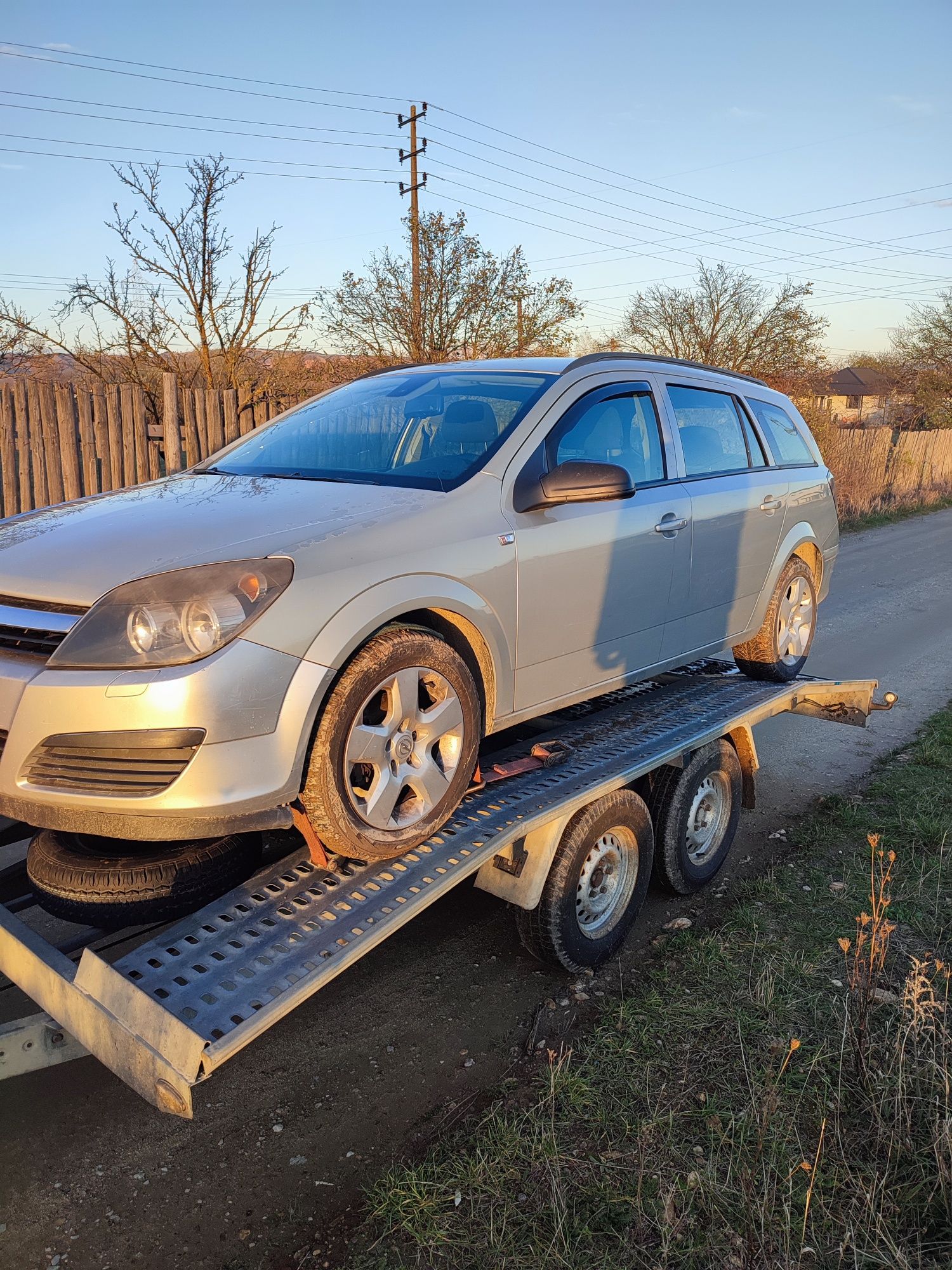 Dezmembrez Opel Astra H