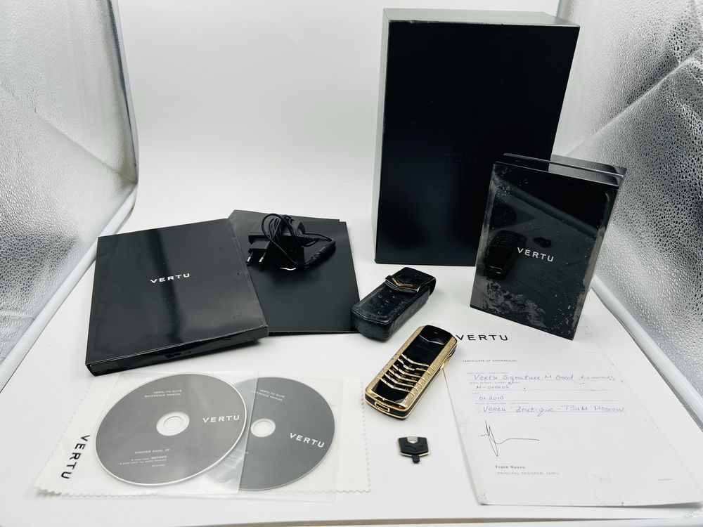 Vertu 18k gold and diamnond фул комплект