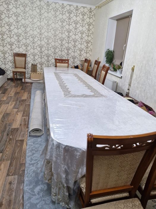 Стенка, камод, стол со стульями