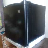 Хладилник NEO с фризерна камера ,малък 46 литра