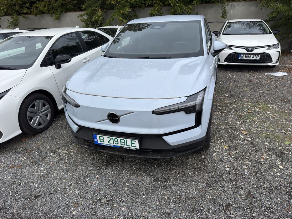 Inchiriez VOLVO EX 30