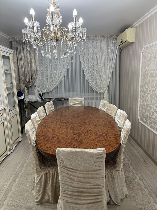 Продам стол. Деревяный, хорошего качества. Без стульев