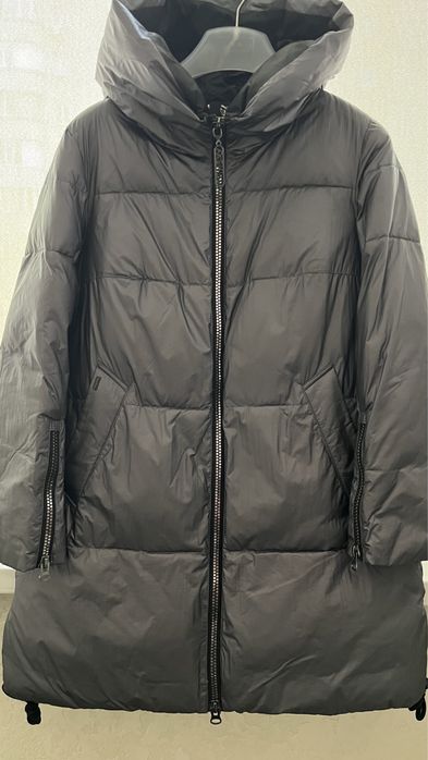 Продам зимнию куртку чуть выше колена. Биопух размер 44-46