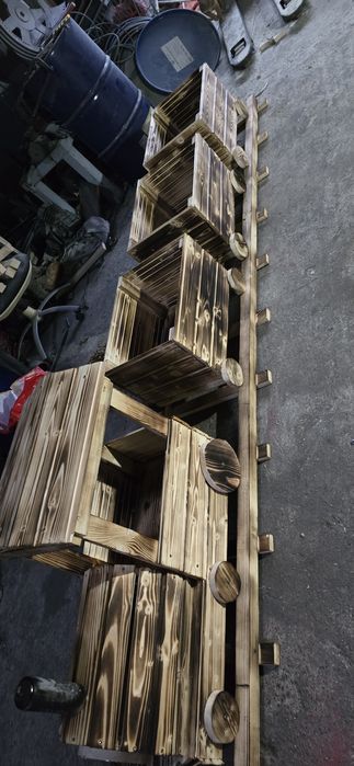 Trenulețul decorativ din lemn, lucrat manual, cu 3-5 vagoane la comand