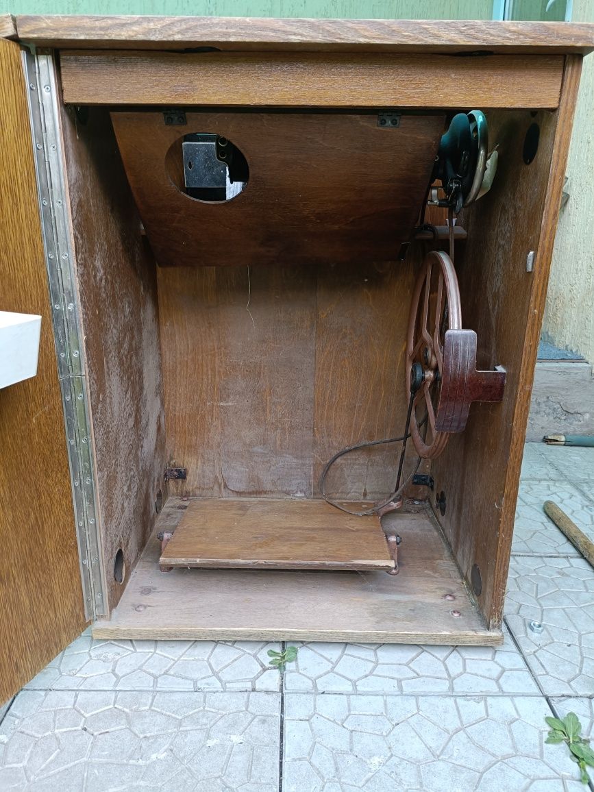 Продам швейную машинку ножную