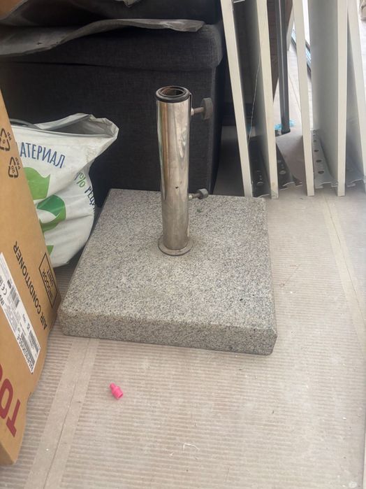 Стойка с чадър за тераса или двор