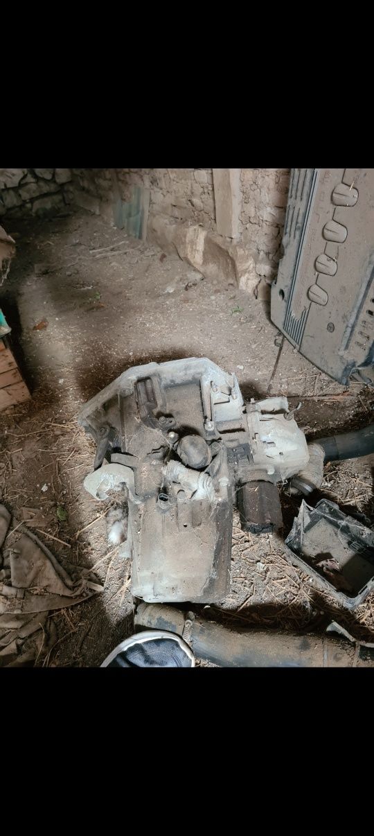 Продавам 6 степена срокостна кутия от alfa 147 jtd 1.9 140 коня