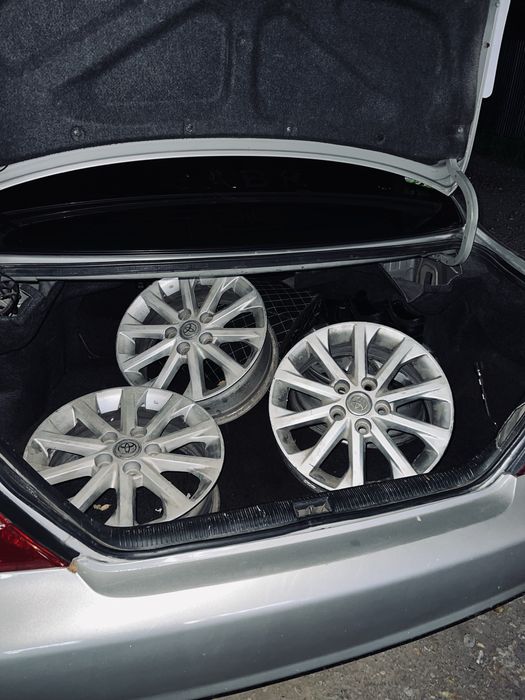 Toyota Camry 50 диски в отличном состоянии, торг имеется при осмотре.