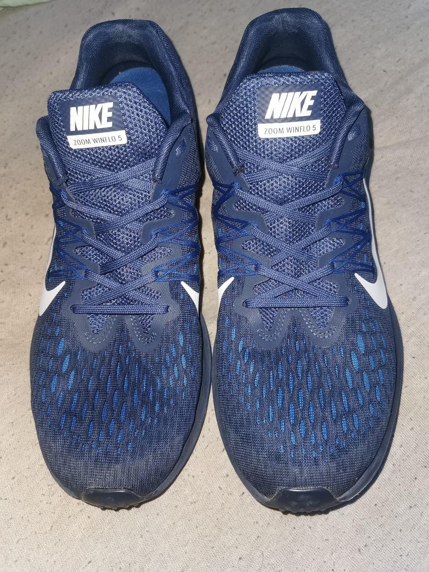 Adidas running Nike zoom winflo mas  44
