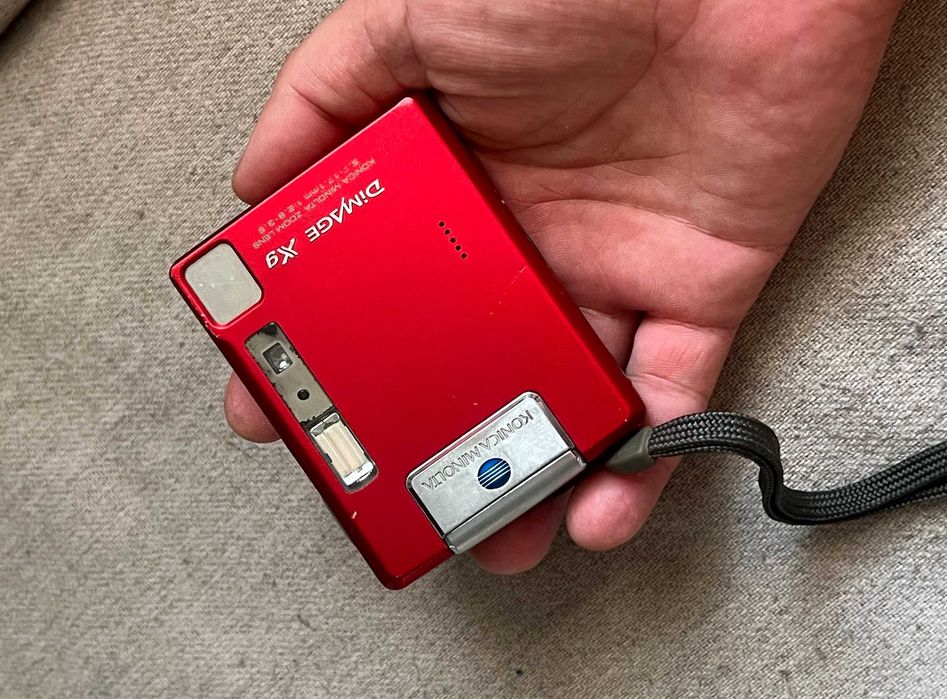 Konica Minolta Dimage Xg rosu 3 2MP aparat rar cu defect