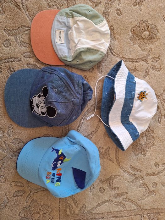 3 șepci și o pălărie marimea 44-46 cm