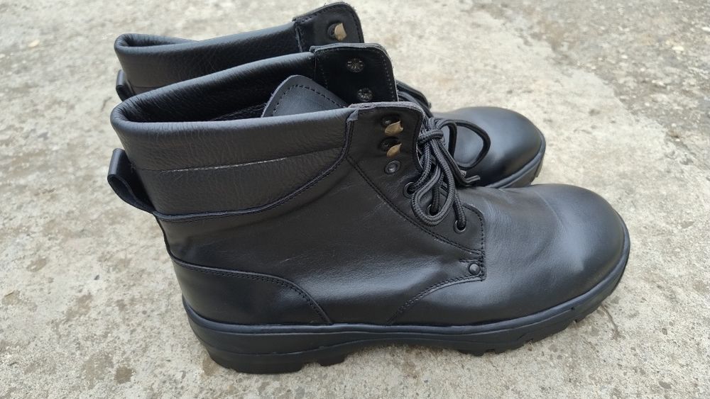 Bocanci bărbătești, noi, mărimea 46