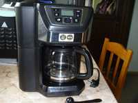 Cafetiera Russell Hobbs cu rasnita