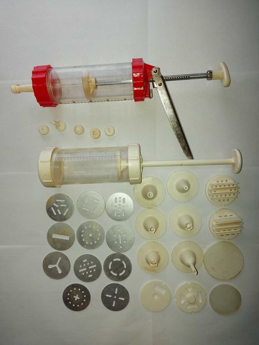 Set vechi cofetarie cu cremaliera, pentru ornat 32 piese cu sabloane