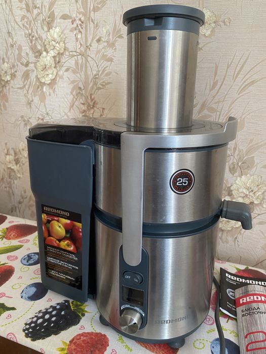 соковыжималка REDMOND RJ-M908, серебристый