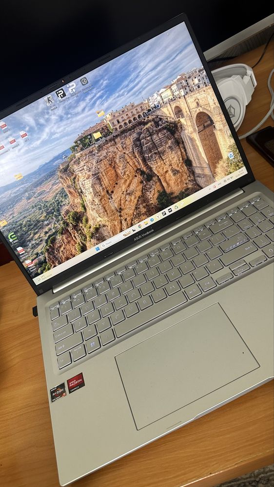 Noutbuk asus vivobook