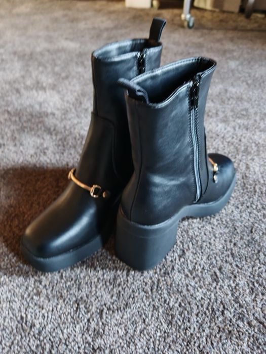 Ghete de damă cu toc