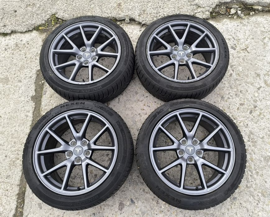 18 цола джанти с гуми за Tesla 3 Тесла