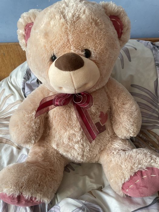 Голям плюшен мечок