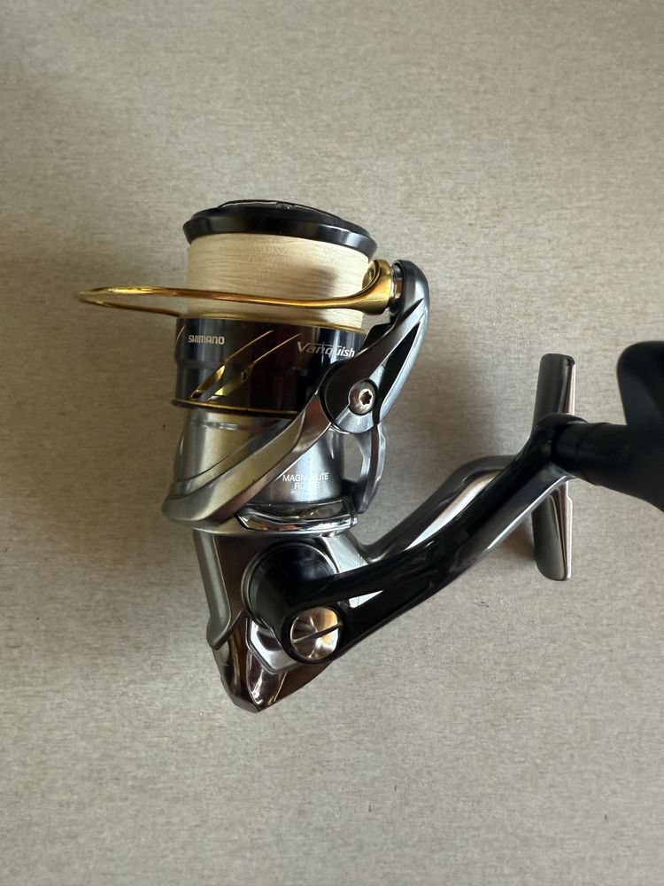 Макара Shimano 16 Vanquish C3000HG + резервна шпула