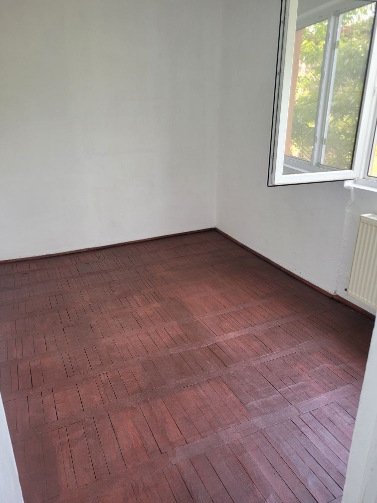 Închiriez apartament