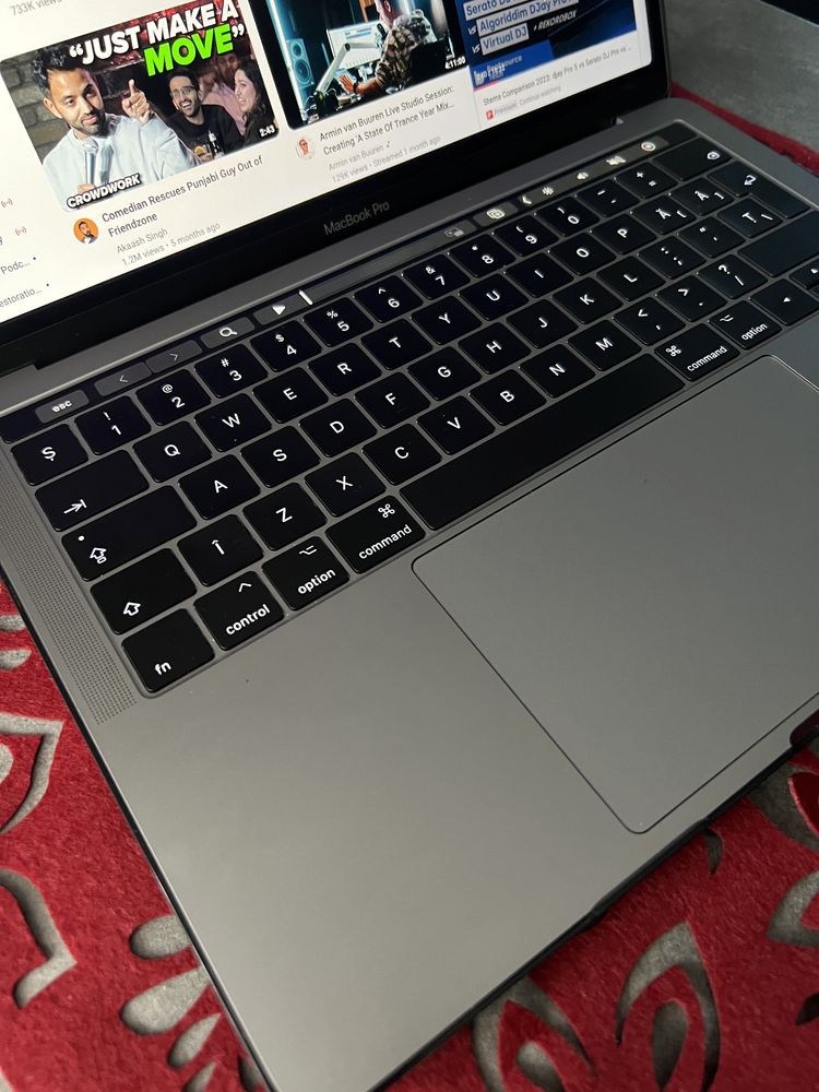 Apple Macbook Pro 3.1Ghz Touchbar Retina 2017