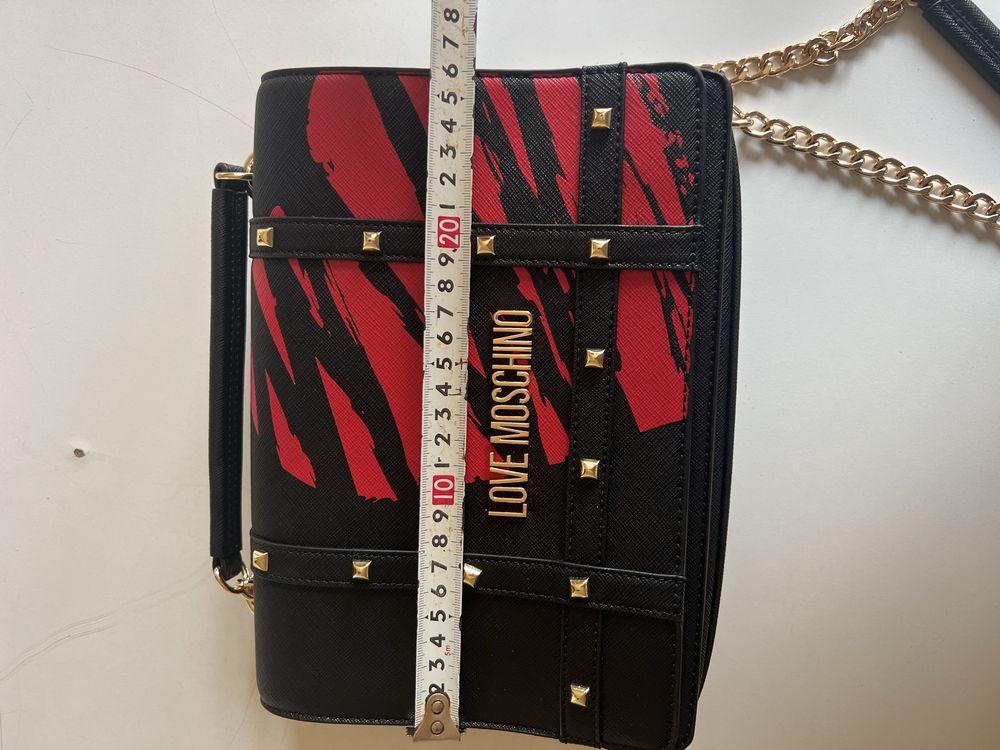 Нова чанта Love Moschino